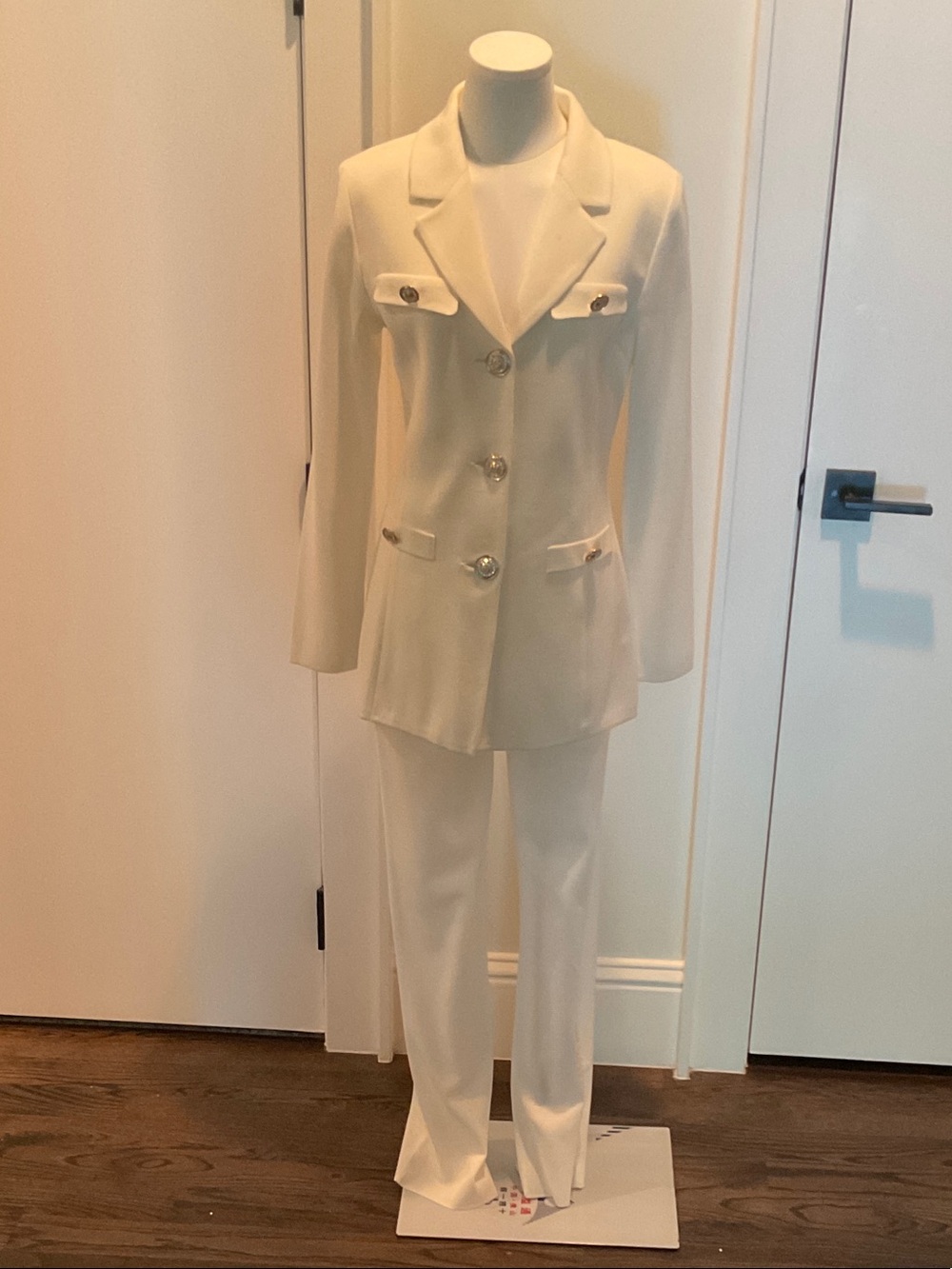Misook Cream Two-Piece Pantsuit with Notch Collar